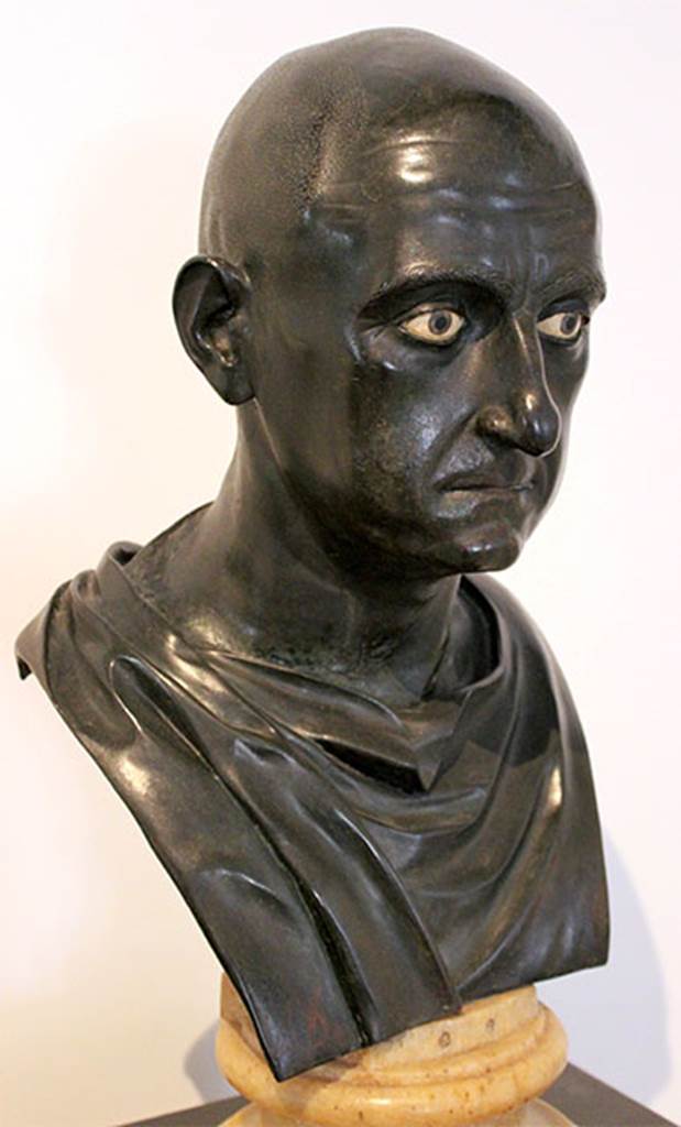 Villa dei Papiri, Herculaneum. Bronze bust of Scipio Africanus or a priest of Isis. Found in 1752, in the centre of room.
Now in Naples Archaeological Museum. Inventory number 5634.
